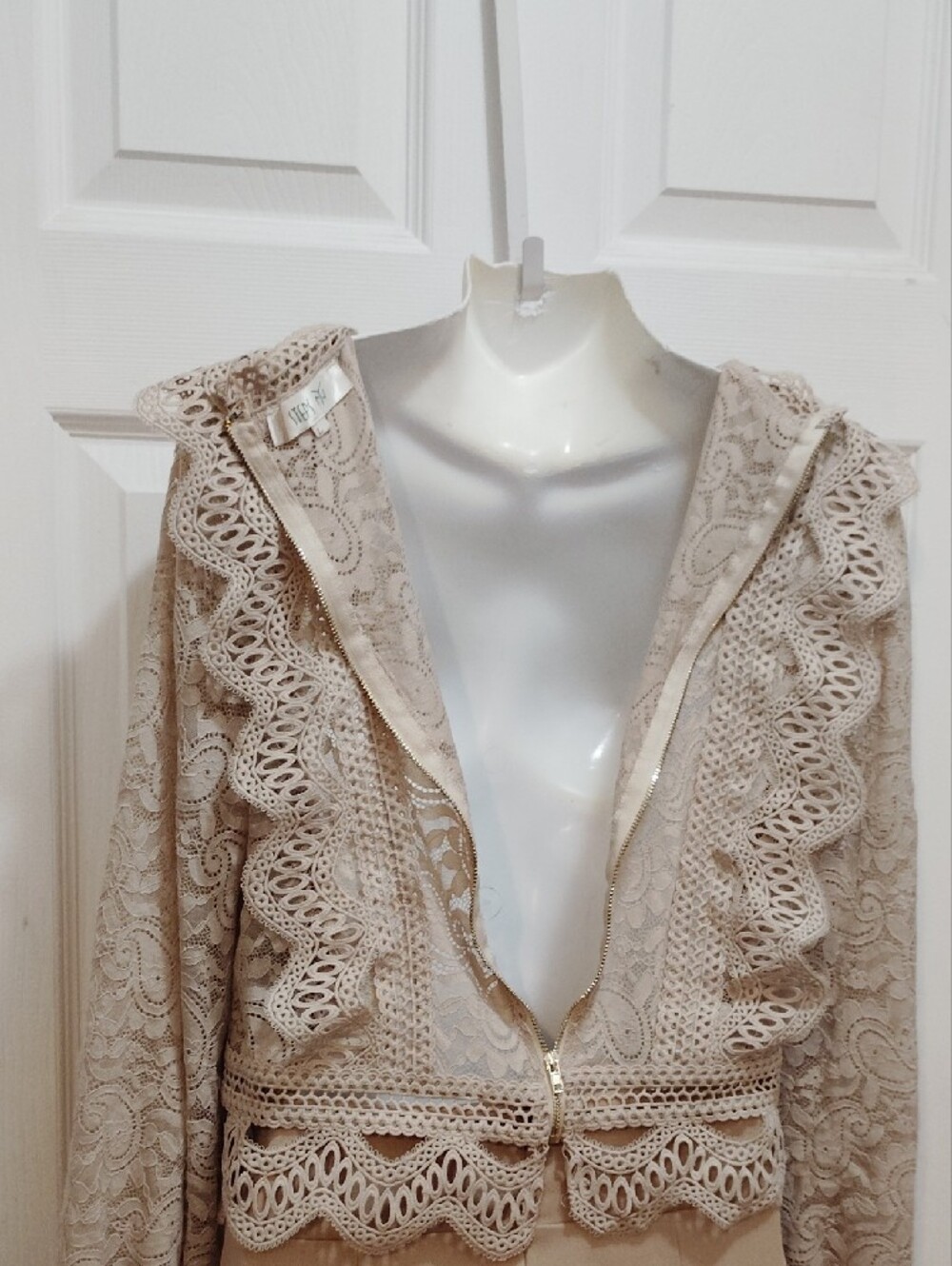 STEPS Lace Ruffle Cropped Top - Beige - Picture 4 of 6